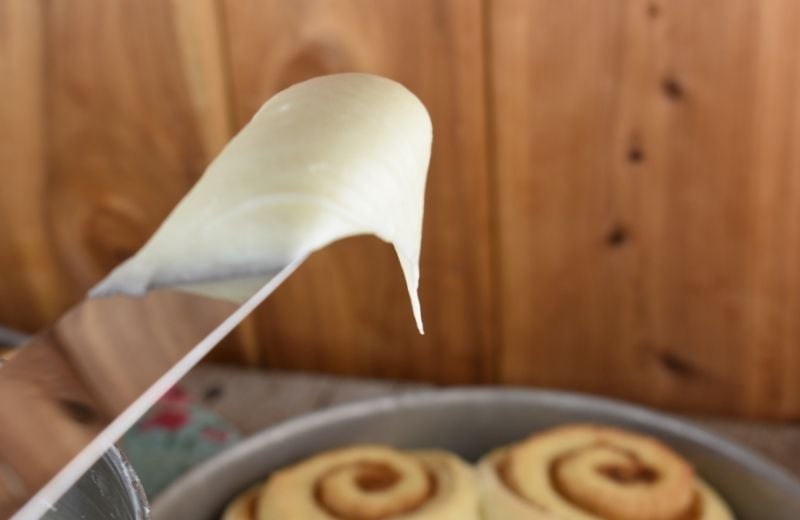 This Cream Cheese Frosting is perfect for almost any baked good, including cinnamon rolls, carrot cake and even graham crackers. You can not go wrong with a good homemade cream cheese icing when you are looking to top your favorite sweets.