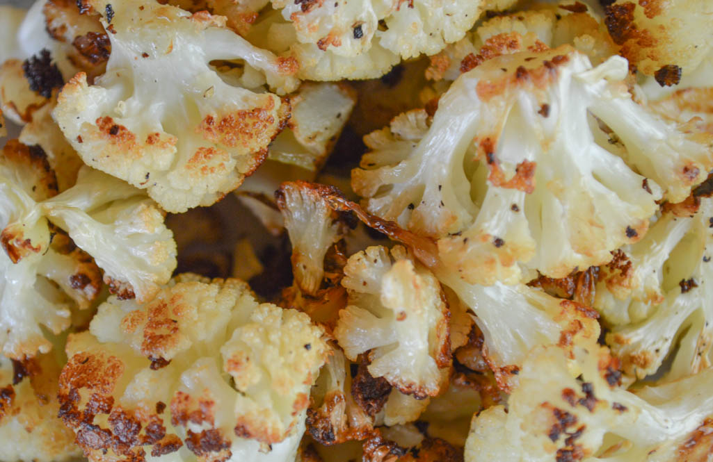 Sometimes we all just need an easy side dish that is really quick to make, and this Easy Roasted Cauliflower fits the bill perfectly.