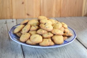 This Mini Chocolate Chip Cookies recipes makes a plateful of crispy, bit-size treats the entire family will enjoy as a snack or lunchbox dessert.
