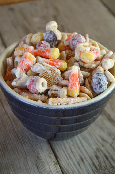 You will not be able to stop eating this White Chocolate Snack Mix with Candy Corn featuring graham cereal so share it with others as soon as you make it.