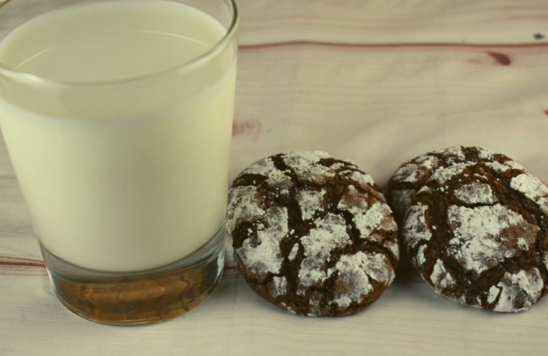 Chocolate Crinkle Cookies: Step By Step Instructions