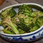 If you are looking for an easy side dish and one that fits into a low-carb, keto or gluten-free diet, check out this steamed low-carb sesame broccoli!