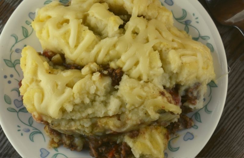 French Onion Shepherd's Pie is a new spin on an old family favorite. It takes the classic ground beef shepherd's pie and jazzes it up with condensed French onion soup.  The results is a savory, delicious dinner the whole family will love.