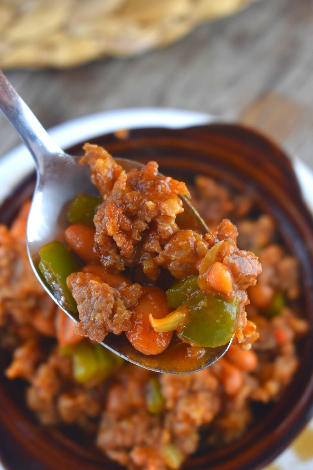 Southern Pinto Beans and Sausage is a five ingredient dinner that is served up in 20 minutes.  This deep South recipe is hearty with the perfect amount of spice. Serve it up with cornbread for the perfect combination.