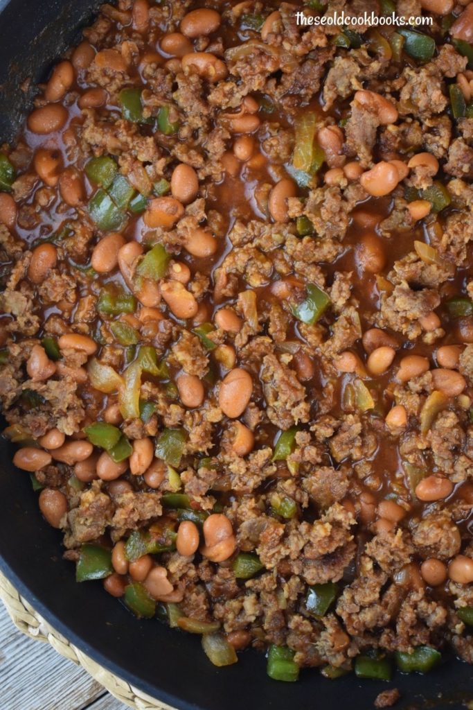Southern Pinto Beans and Sausage is a five ingredient dinner that is served up in 20 minutes.  This deep South recipe is hearty with the perfect amount of spice. Serve it up with cornbread for the perfect combination.