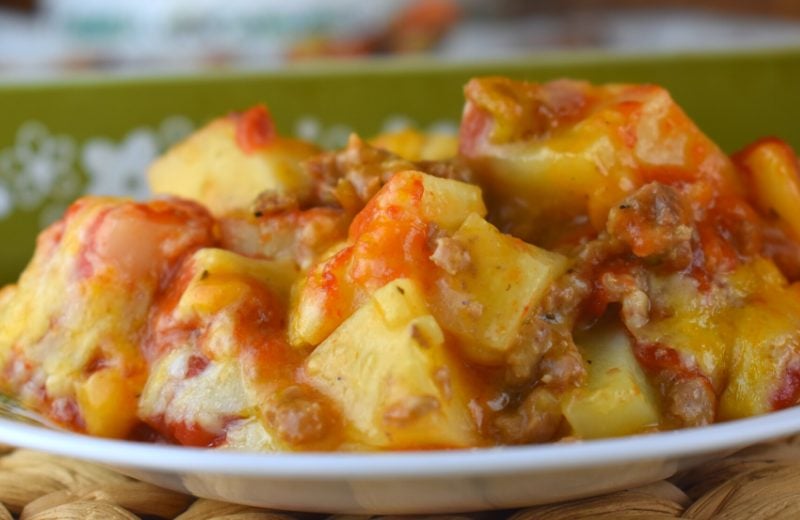 Pizza Potato Casserole is a cheesy casserole with an Italian-spin that your kids will love.  With a base of diced potatoes, it's an easy and economical dinner that can be stretched to serve a crowd. Add this ground beef casserole to your regular monthly rotation.