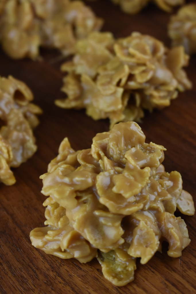 These peanut butter cornflake cookies are a tasty sweet treat the family will love. Recipe with step by step directions and photos.