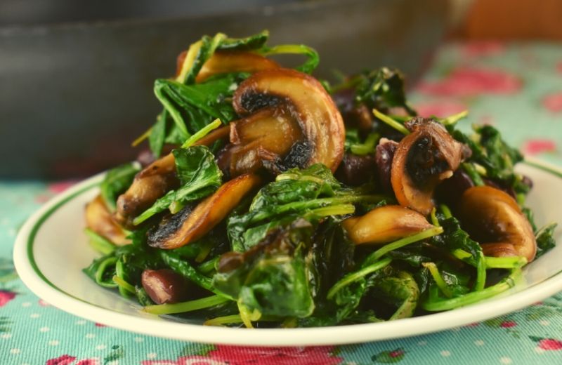 Sauteed Baby Kale and Mushrooms – How to Saute Kale