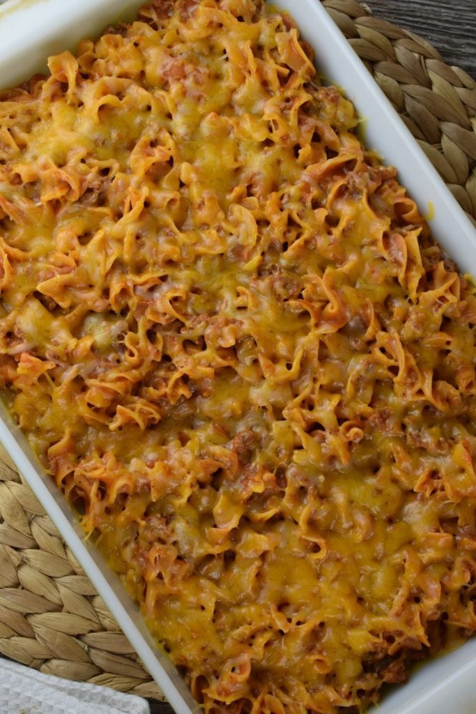 5 Ingredient Ground Beef Casserole is an old fashioned hamburger noodle casserole, loaded with beefy, cheesy goodness. 