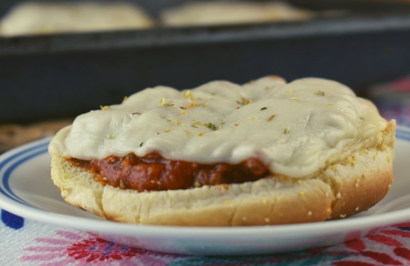 Some nights, you need a no-fuss dinner that comes together in a pinch.  Quick and Easy Pizza Buns can be made in a matter of minutes or can be made ahead and put in the oven frozen.