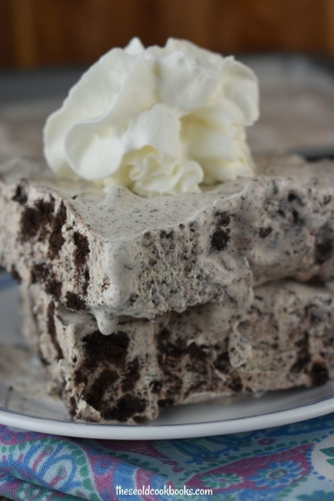 Oreo Ice Cream Cake is a perfectly easy 3 Ingredient Cookies and Cream Recipe.  This ice cream cake features chunks of your favorite Oreo cookie to create a cookies and cream inspired dessert.