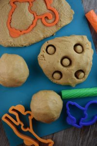 Edible Peanut Butter Play Dough is a simple homemade play dough recipe that can be eaten! Using creamy peanut butter, dry milk (powdered milk) and honey, kids love this recipe is fun to make and play with.