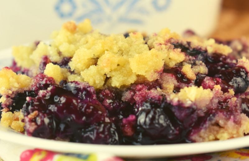 Blueberry Brown Betty dessert is an old-fashioned dessert with a delicious crumble topping.