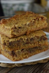 Pecan Bars with Toffee are a shortcut Caramel Pecan Bars with Yellow Cake Mix.  Imagine a slightly gooey center filled with pecans and English Toffee Bits.  These delights will satisfy your sweet tooth without requiring much effort. 