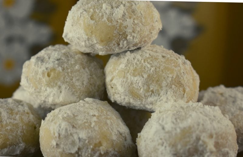 Mexican Wedding Cakes – A Mexican Wedding Cookie Recipe