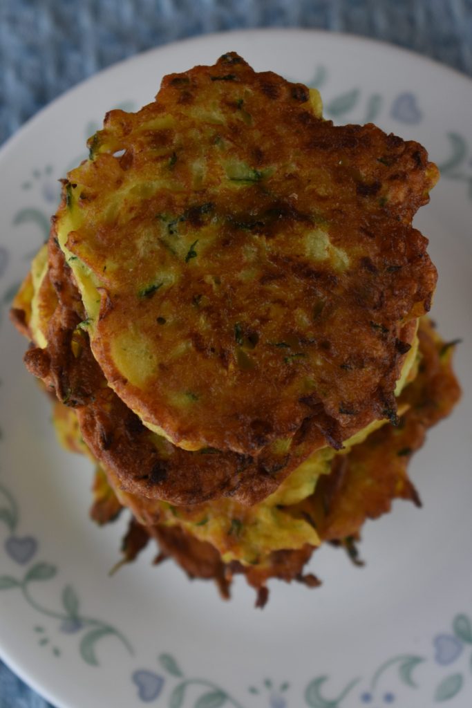A crispy outside and a creamy inside make these zucchini patties a delicious dish to serve your family.
