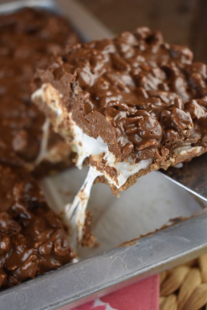 Deluxe Chocolate Marshmallow Bars, also called Royal Chocolate Marshmallow Bars, are pretty much the best marshmallow and chocolate dessert on Earth. This recipe makes a huge batch of chocolate bars with a gooey marshmallow layer and a crispy chocolate topping. 