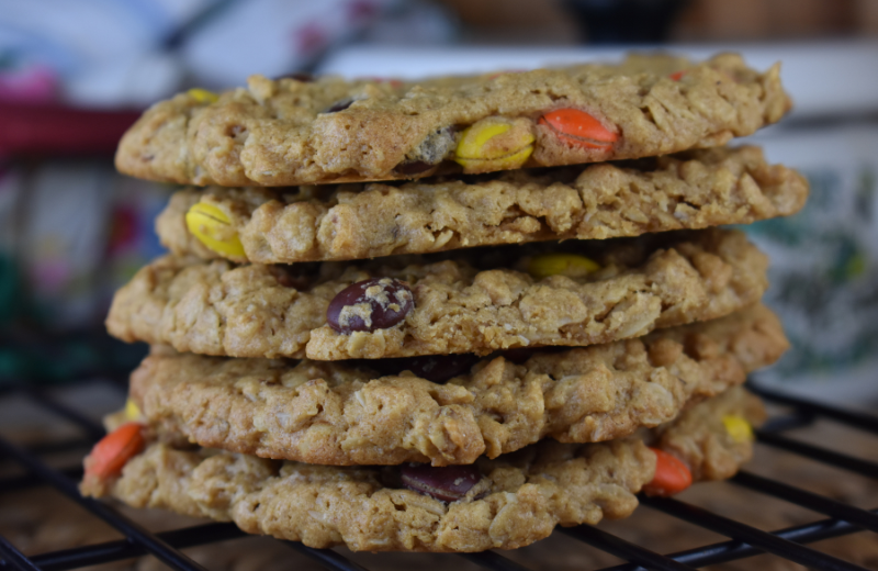 Giant Peanut Butter Oatmeal Cookies – Peanut Butter Cookies with Oats and Reese’s Pieces