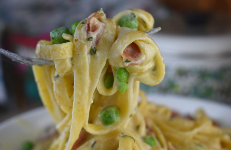 Hay and Straw Pasta – Fettuccine with Bacon and Peas