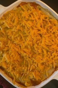 Green Bean Shepherd's Pie is a recipe that will get dinner on the table in no time.  This Shepherd's Pie with tomato soup uses canned green beans, hamburger, mashed potatoes and shredded cheese.