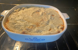 Green Bean Shepherd's Pie is a recipe that will get dinner on the table in no time.  This Shepherd's Pie with tomato soup uses canned green beans, hamburger, mashed potatoes and shredded cheese.