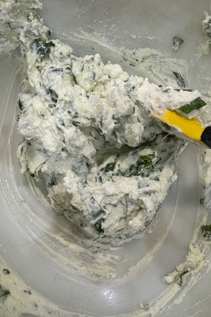 ricotta and spinach filling in glass bowl