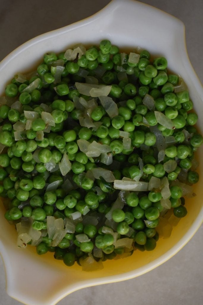 minted peas and onions in Pyrex bowl