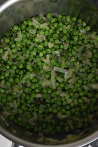 Minted peas with caramelized onions is an easy vintage side dish made with frozen peas, sweet onions and fresh mint.